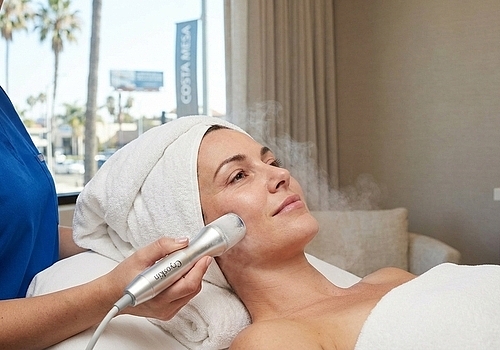 Can Cryoskin Facials Really Help Reduce Puffiness & Swelling?